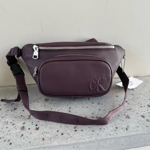NWT Calvin Klein Ultralight Embossed Logo Belt Bag - Picture 2 of 14